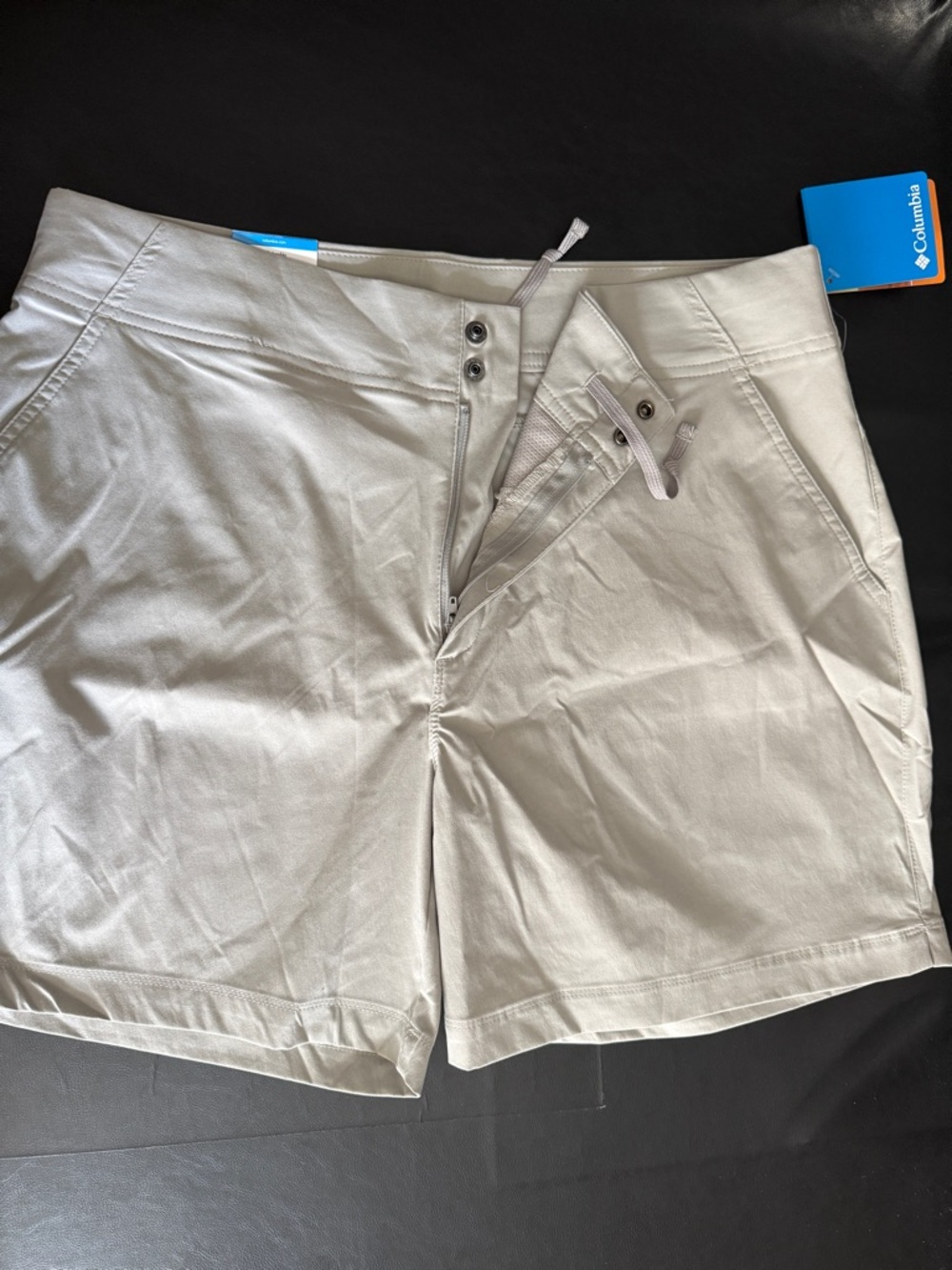 Columbia Khaki Drawstring Outdoor Shorts size 16 - 6 in length